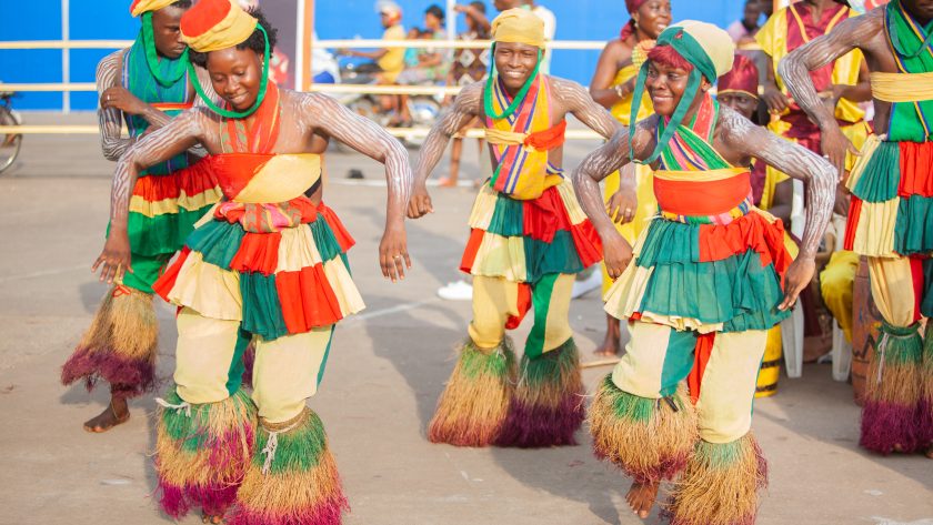 Comment la culture traditionnelle s’intègre dans le monde moderne