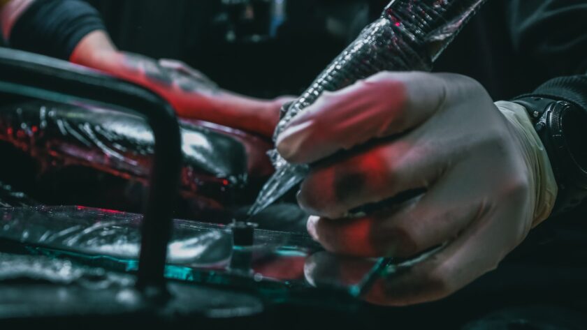 L’art du tatouage : histoire, styles et artistes renommés